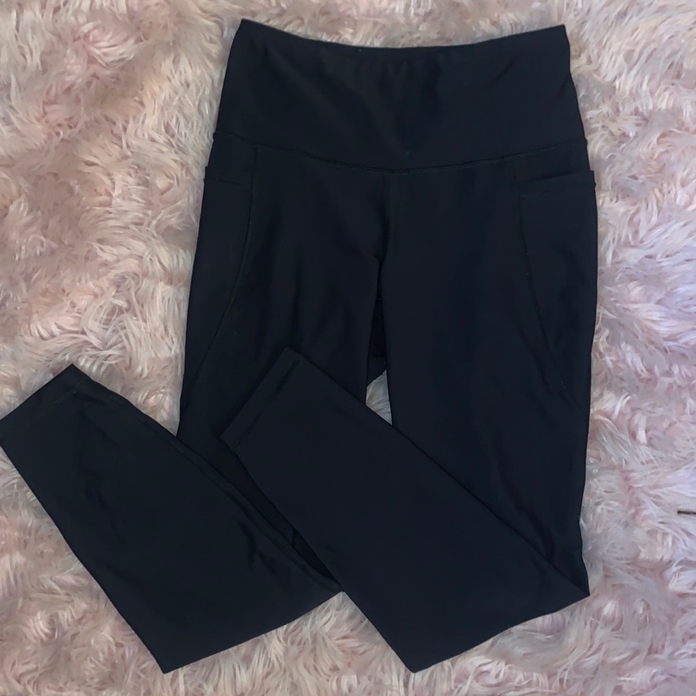 Black Old Navy leggings size M with pockets!